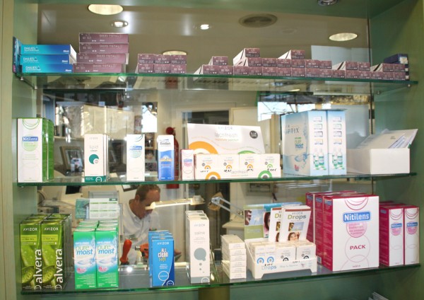 Centro Auditivo Zaragoza - Audífonos mostrador-yanguas-opticos-zaragoza