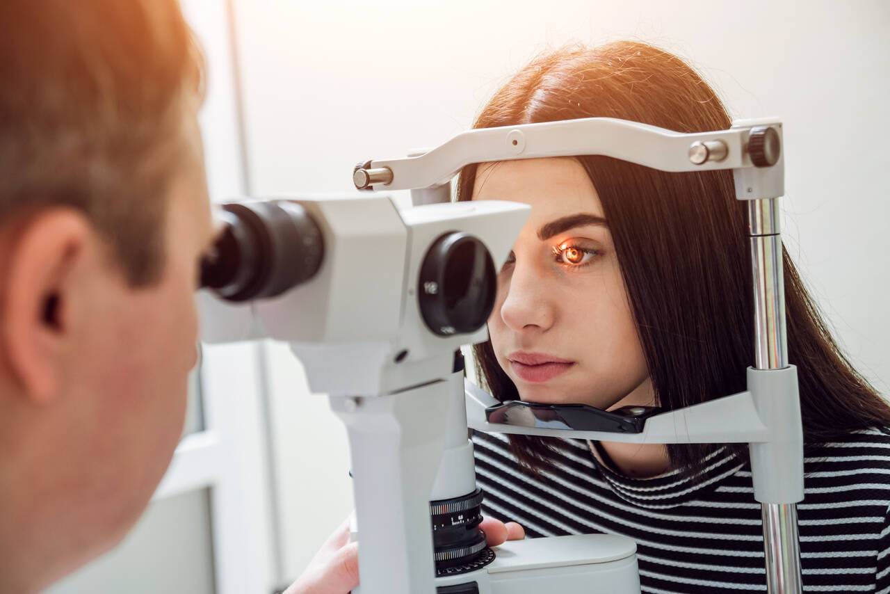 Cuida tus Ojos: La Importancia de los Exámenes Visuales para la Prevención y Detección de Problemas Oculares defectos refractivos